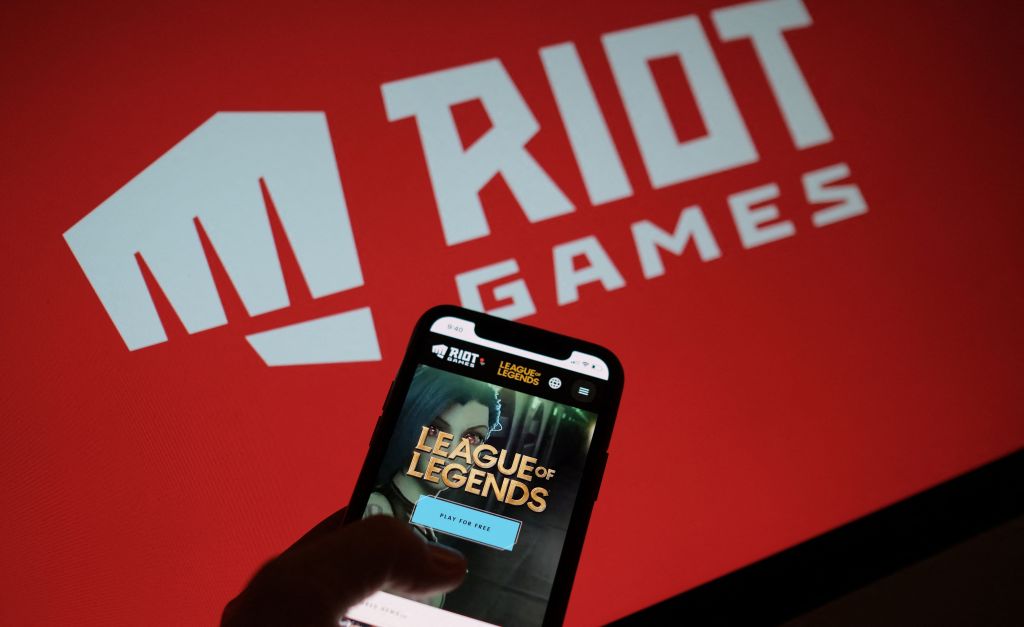 "League of Legends"  on the smartphone